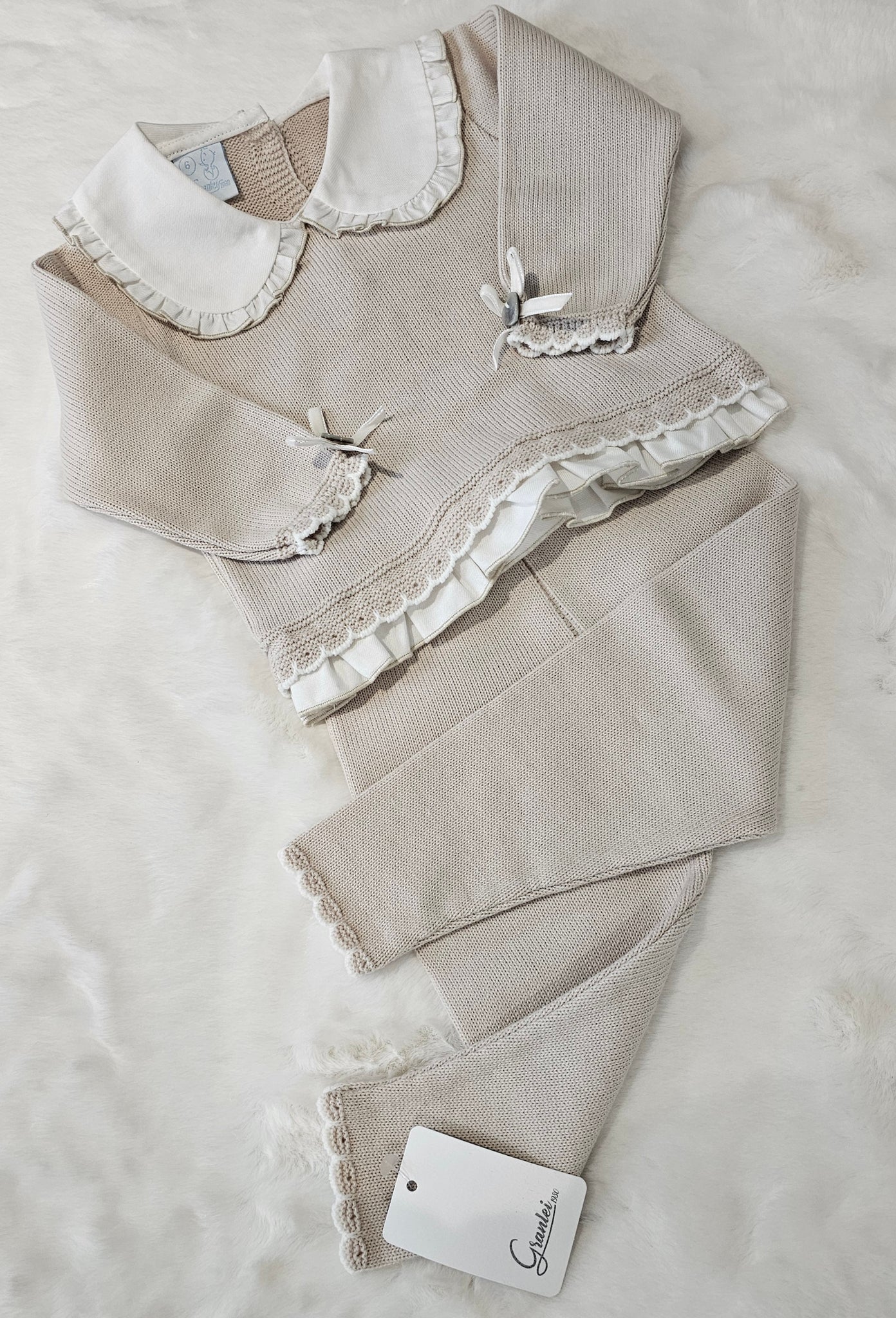 Granlei Collar Beige  2 Piece set